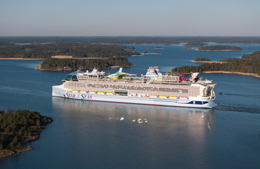 El crucero más grande del mundo realiza su primera travesía