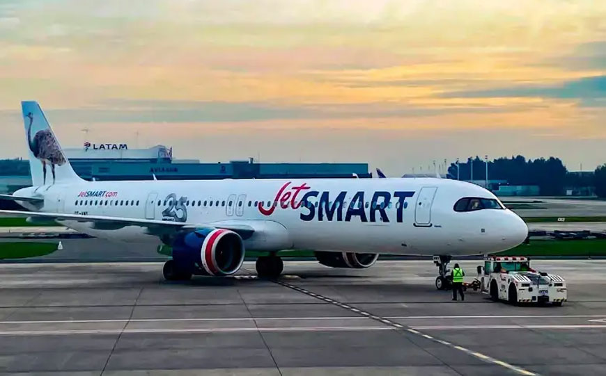 JetSmart pide permisos para volar desde Medellín a Caracas y Buenos Aires