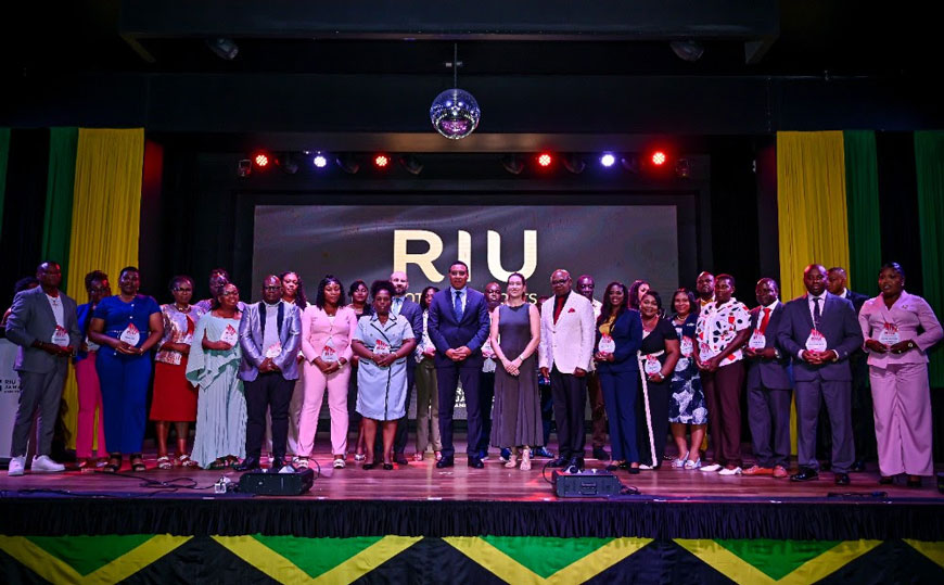 RIU celebró 25 años de presencia en Jamaica